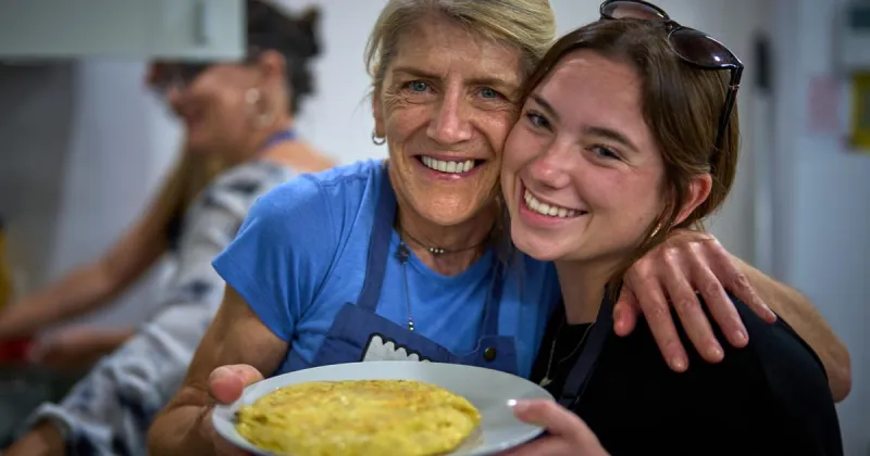 Barcelona 'grandmas' dish out cooking wisdom. And find nourishment themselves